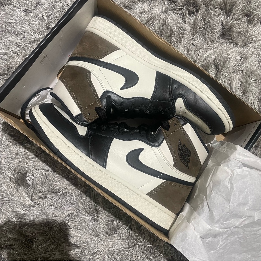 Jordan 1 Dark Mocha